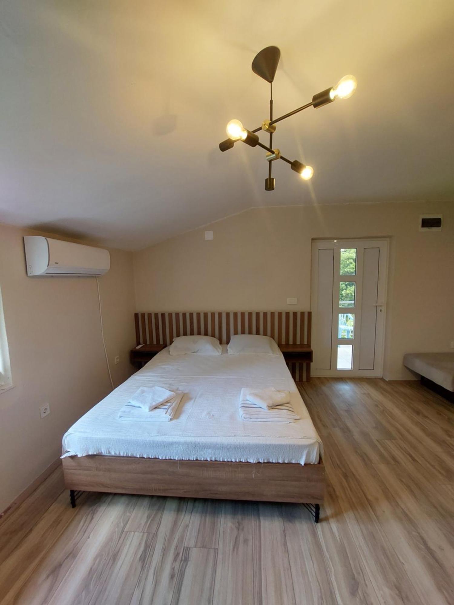 Superb Apartments Virpazar Bagian luar foto