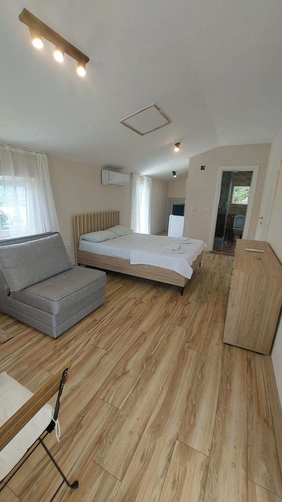 Superb Apartments Virpazar Bagian luar foto